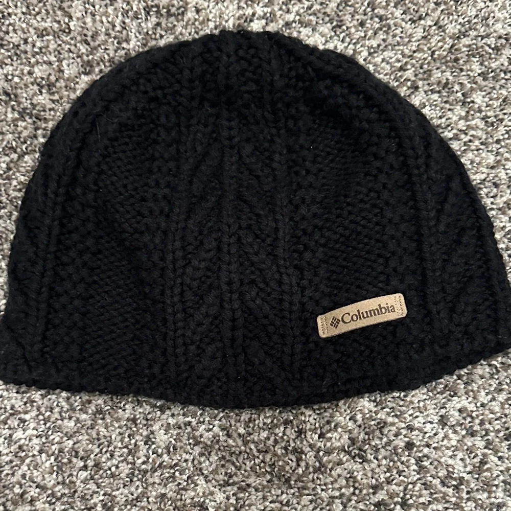Columbia Omni Heat Classic Black Cable Knit Beanie